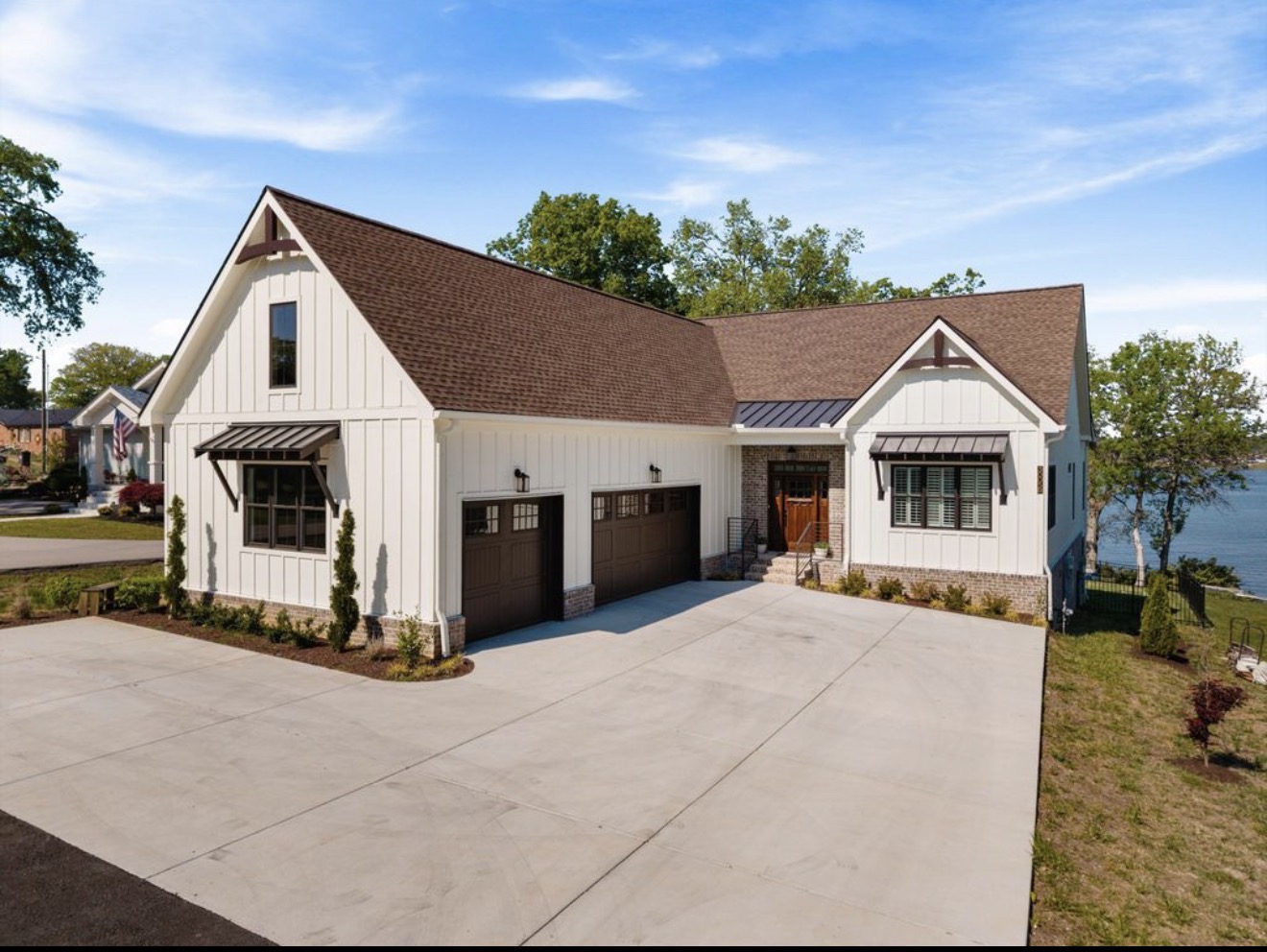 3005 Lakeshore